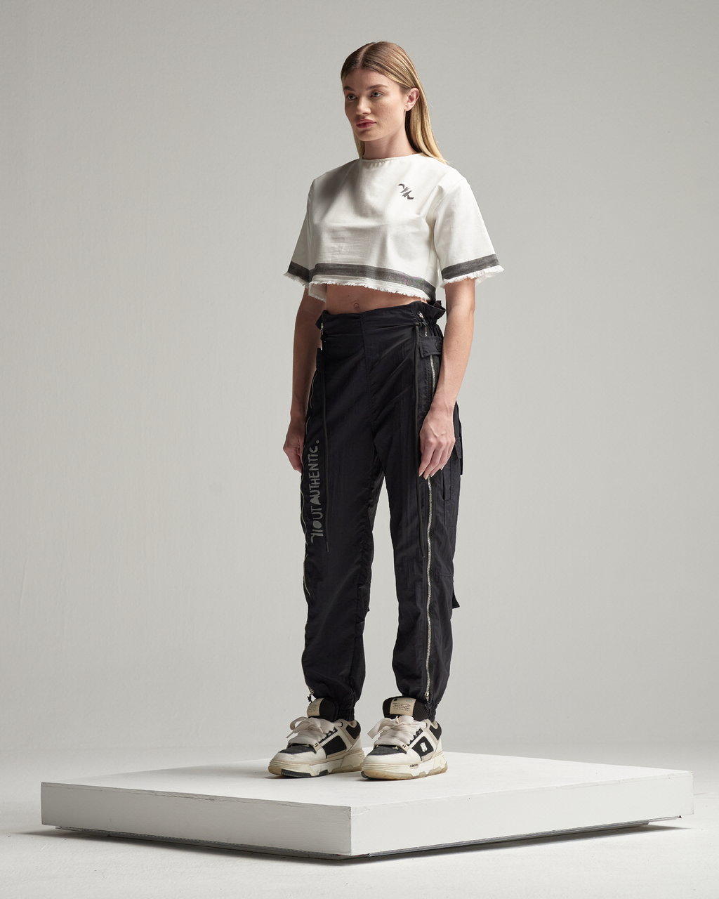 CROPPED FLAT