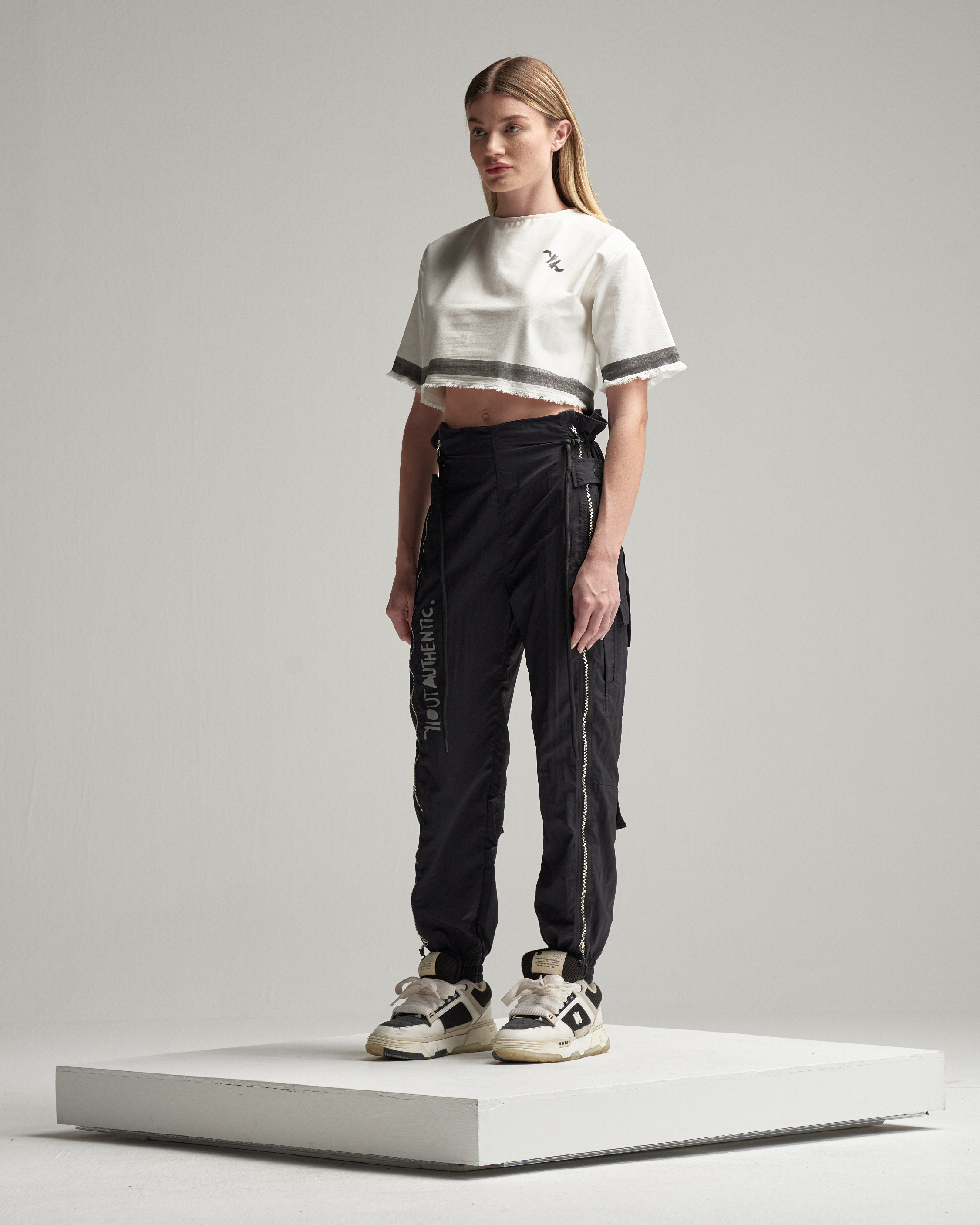 CROPPED FLAT